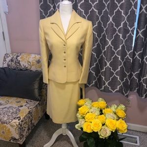 New w/tags Tahari power suit